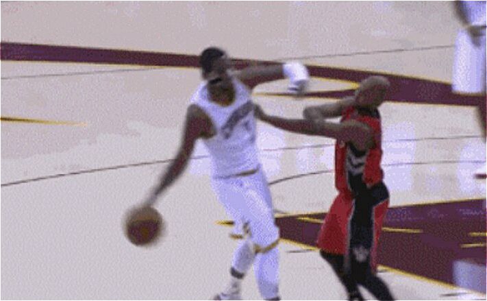 为什么nba叉腰会被驱逐(NBA奇葩的技术犯规：特雷杨叉腰被驱逐，邓肯偷笑成经典案例)