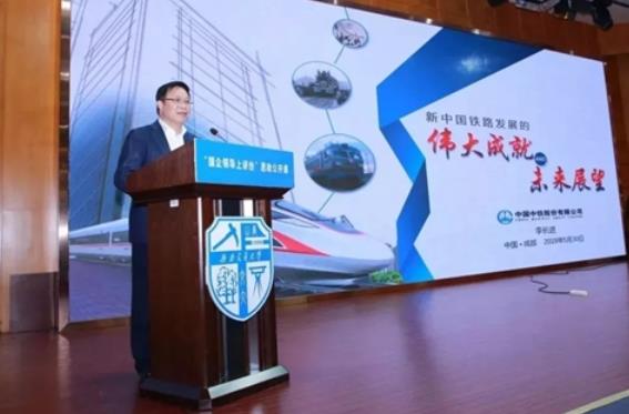 高校辅导员工资有多少？看到工资条后，才明白为啥导员这么吃香