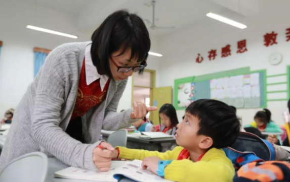 铁饭碗要变天了？黑龙江精简事业单位2735个，收回8.3万事业编制