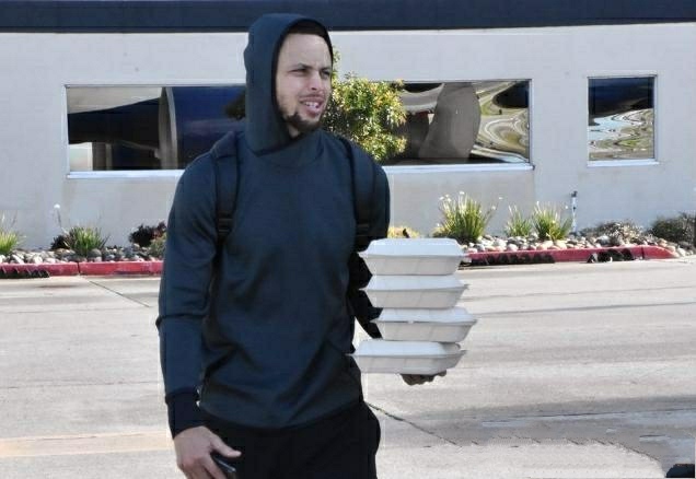 nba球员为什么自己带盒饭（为什么 NBA 球员去客场都要带盒饭？）