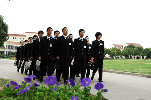 上海这所本二院校王牌专业分数线超过211，8成以上毕业生是公务员