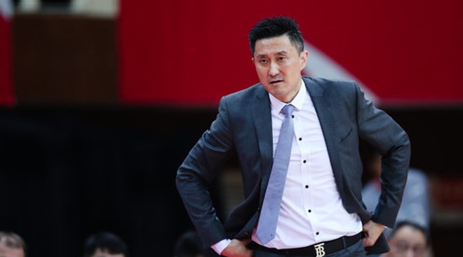 篮球比赛一节换人多少次（广东全场换人36次，杜锋用一招迷惑对手，让刘维伟布防全乱了套）