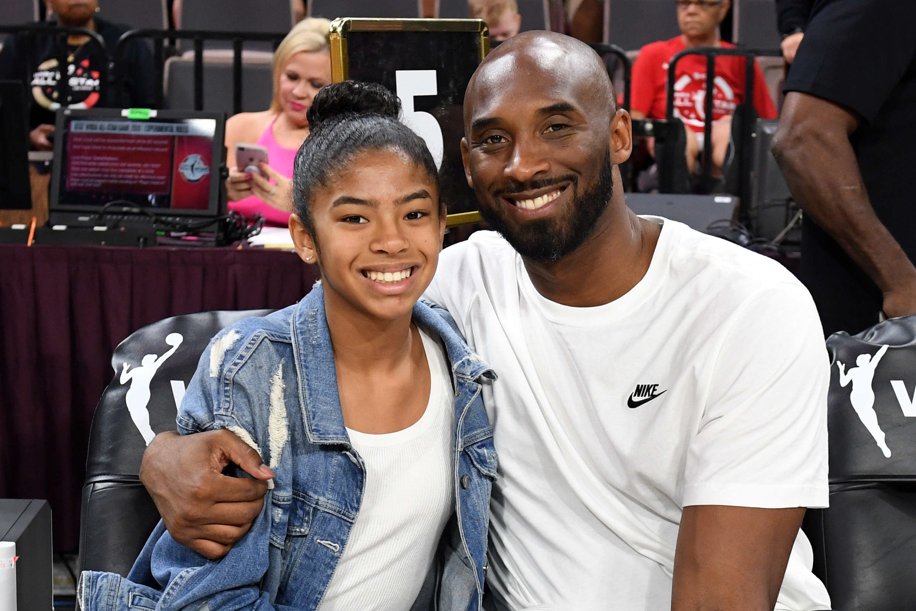 为什么nba没有女(女球员也能打NBA？科比点名三人 历史上确实有女性被NBA选中)