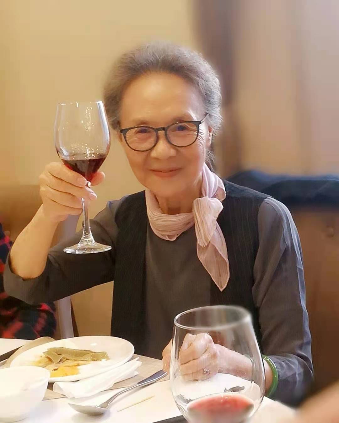 漂亮的老太太图片头像(吴彦姝) - 赤虎壹号