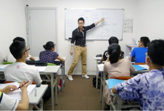 “摆地摊”都允许了，教师“有偿补课”也不远了，这些人可不赞同