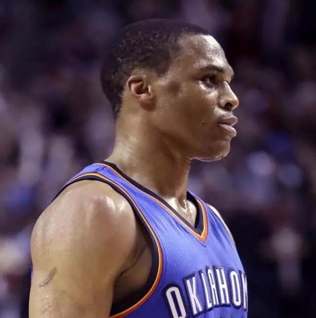 为什么nba里的人那么厉害（NBA球星力量有多恐怖？看完就知道，普通人为何打不了NBA）