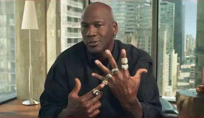 nba勇士队库里拿了几枚冠军戒指(整个NBA所有人，谁手握最多冠戒？乔丹仅6枚，11冠的指环王也靠边)