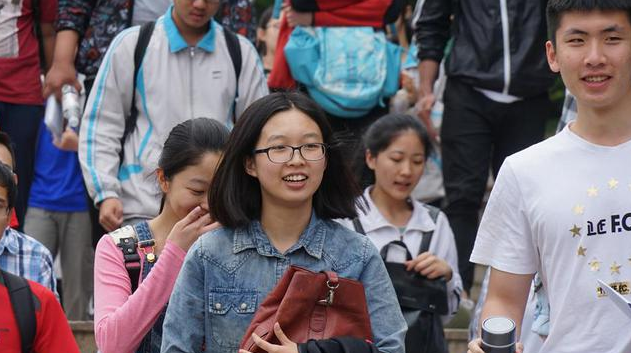 法学生毕业10年，才知道律师事务所和公务员的差距，你选对了吗