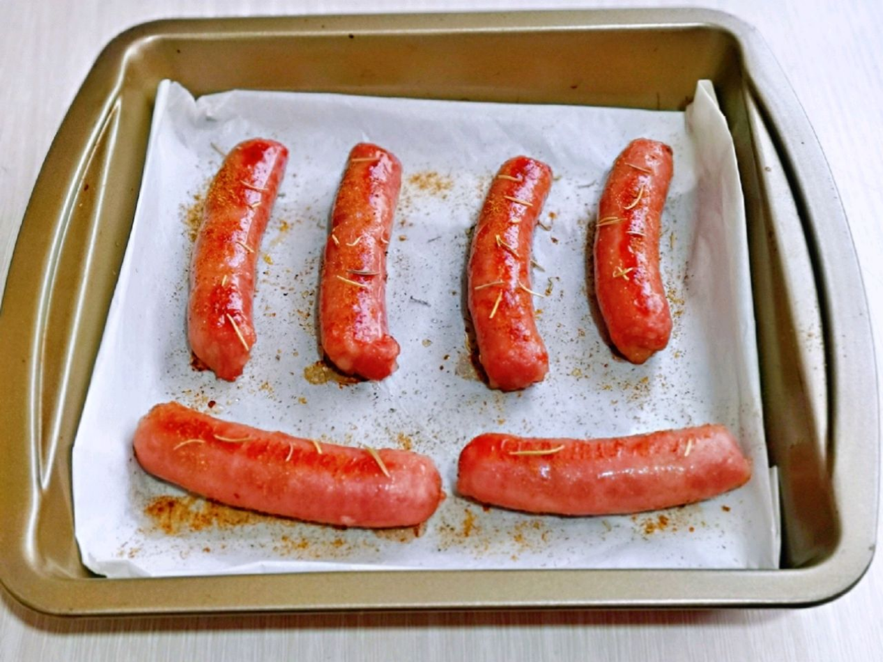 烤箱版迷迭香烤牛肉肠,自己做的吃着放心,做早餐或零食都不错