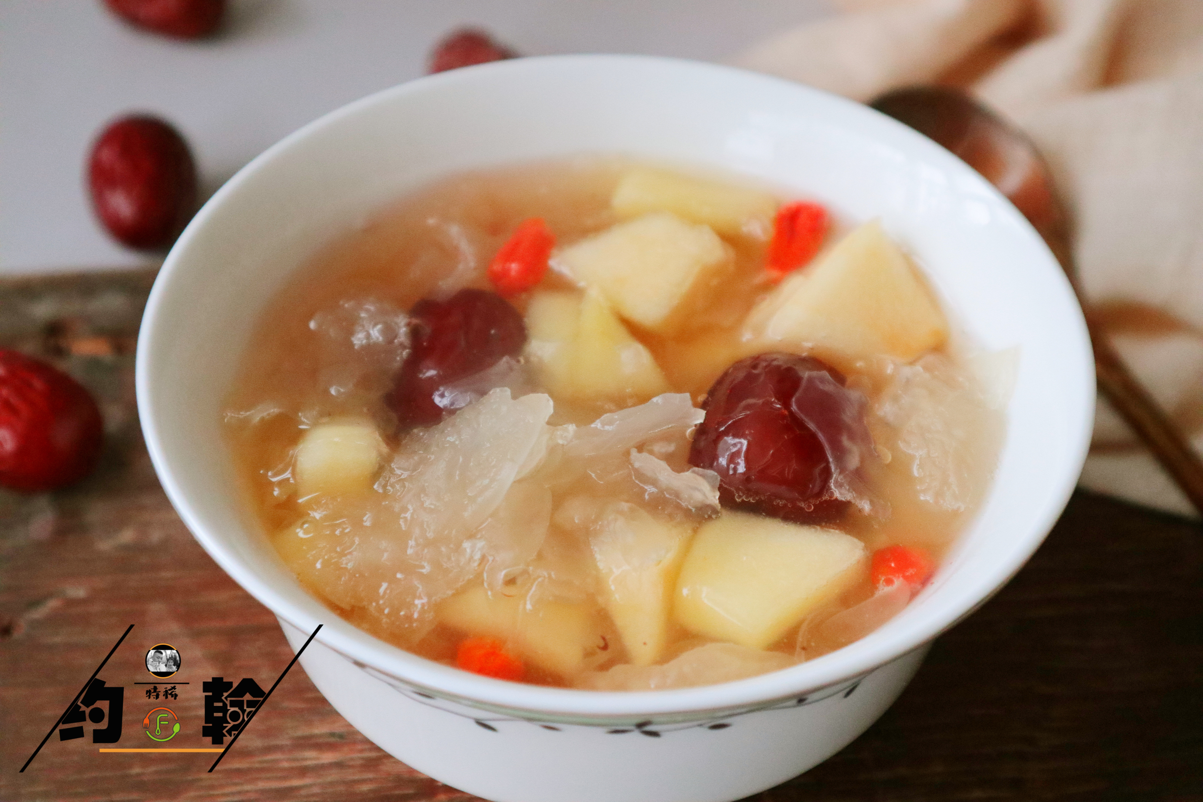 苹果银耳汤的做法(营养降火的苹果银耳汤做法大全)