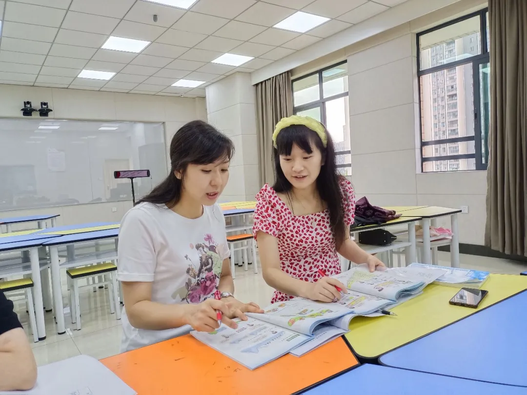 天府四小、华阳小学一年级数学组参加北师大出版社教材解读