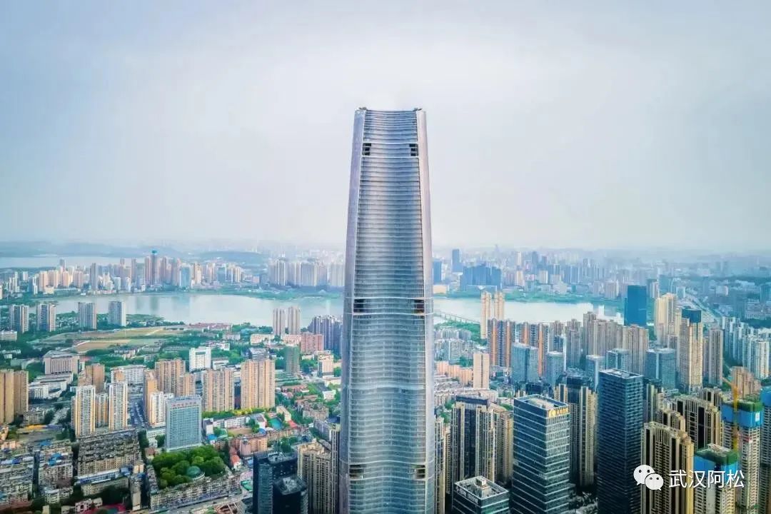 武汉“脊梁”：200米以上高楼大合集