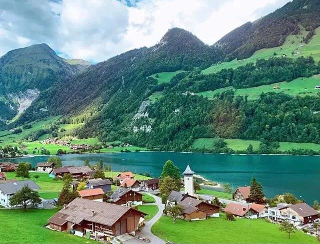 中英双语《游山西村》注释和译文