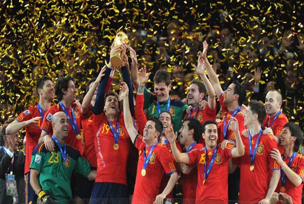 2010年南非世界杯决赛(世界杯经典案例分析：荷兰是如何送给西班牙队史第二惨败记录的)