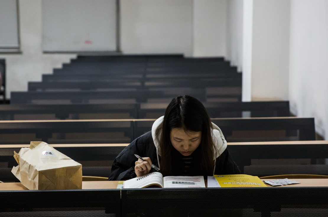 到底要不要考研？看这3个因素，满足两个就考吧