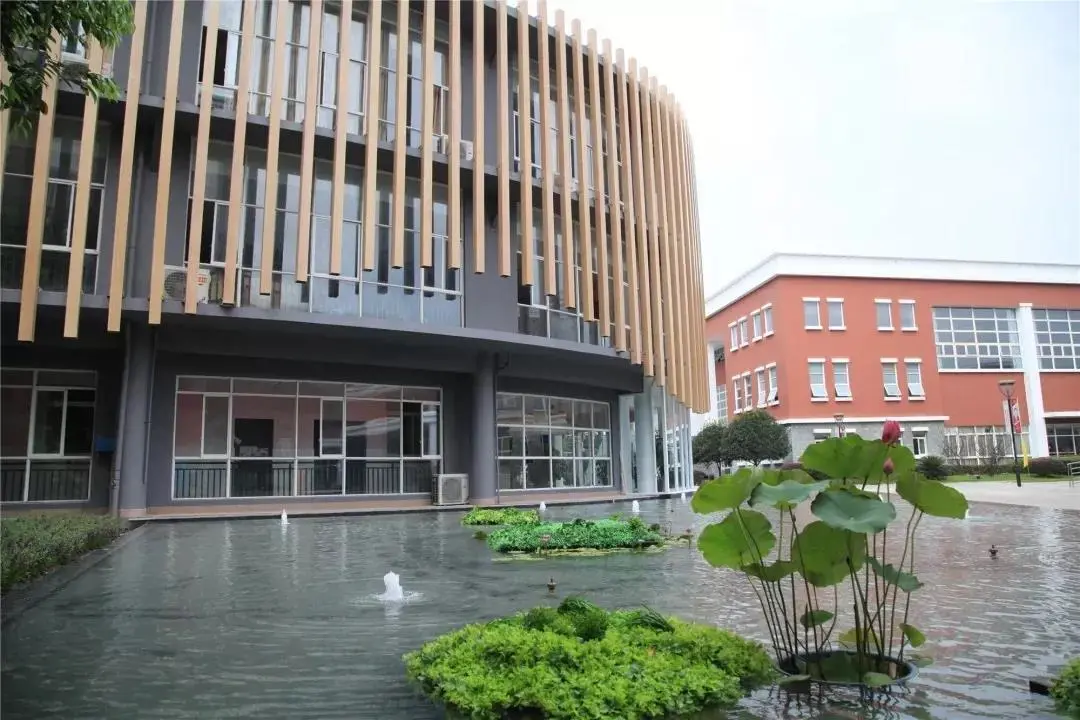 新津为明学校（在新津为明学校）