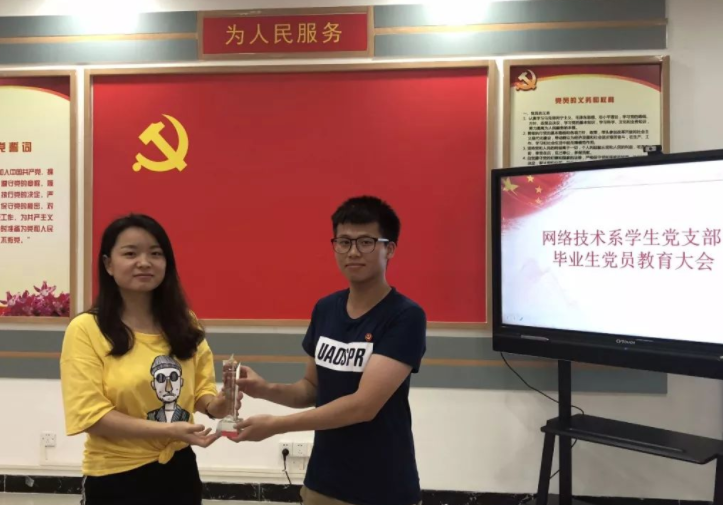 大学生想入党要做哪些准备？关键是找对人，辅导员还是党支书？