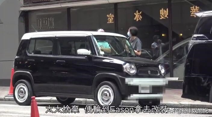 陈奕迅打扮新潮开二手车现身，粉色头巾好另类，过亿物业老婆持有