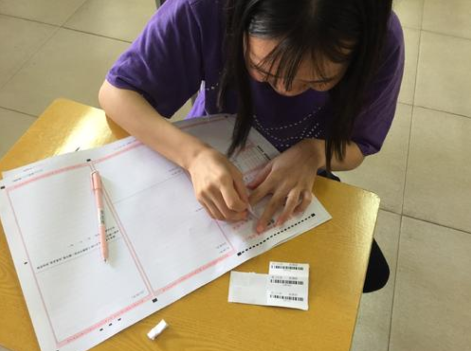 当老师不轻松，当高考的监考老师更难，高考监考之苦无法一语道清