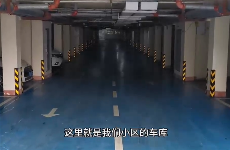 150w复式小别墅，入户就有50㎡花园，蓝砖设计满满的民国风
