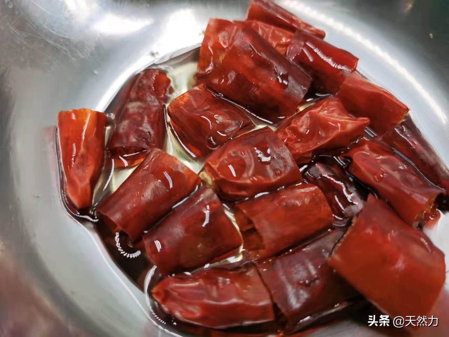 炝炒手撕包菜的做法（手撕包菜详细的做法技巧）