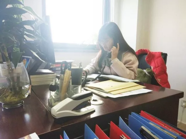 火遍媒体！陕西美女大学生：本科注册公司，还进入政府见习，获全国表彰！