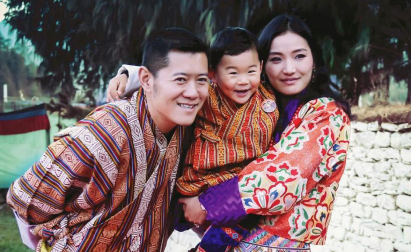 不丹老国王不简单,娶同胞四姐妹生五个儿子,后宫还管得井井有条