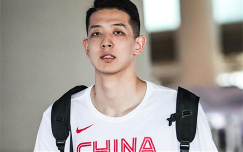周鵬在男籃世界杯（周鵬因傷缺陣世界杯，男籃三應(yīng)急方案，30+15雙子星或成答案）