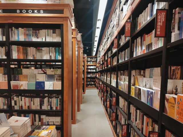 老子说：我非常讨厌一个人，却又不能不喜欢他那么一小丢丢，唉