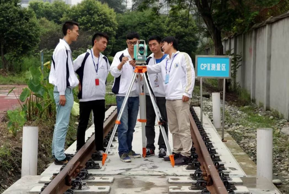 比本科更吃香的专科专业，市场需求大就业率高，看你是否选择