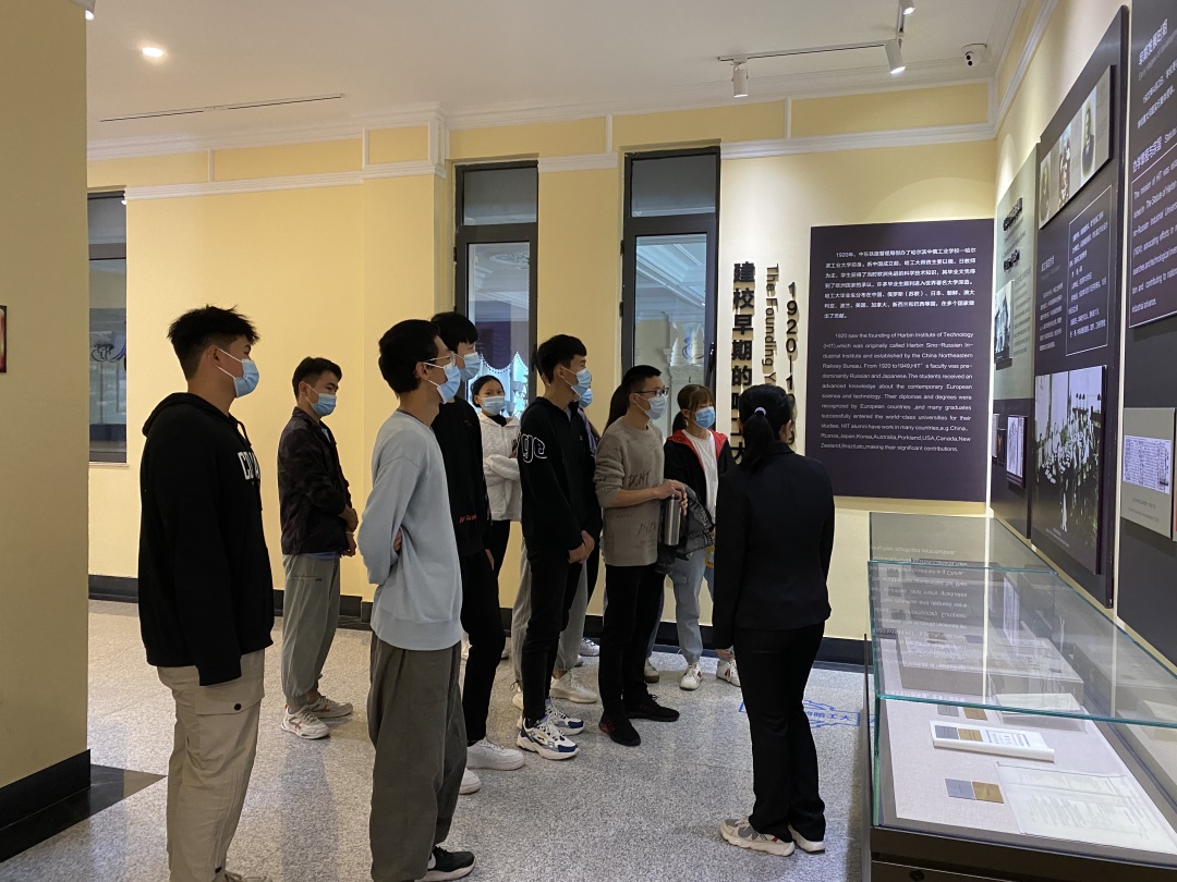 哈尔滨工业大学（威海）继续教育学院组织新生参观校史馆