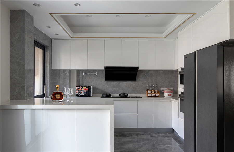 200㎡现代风设计，开放式厨房+餐厅+吧台，轻松自然的生活