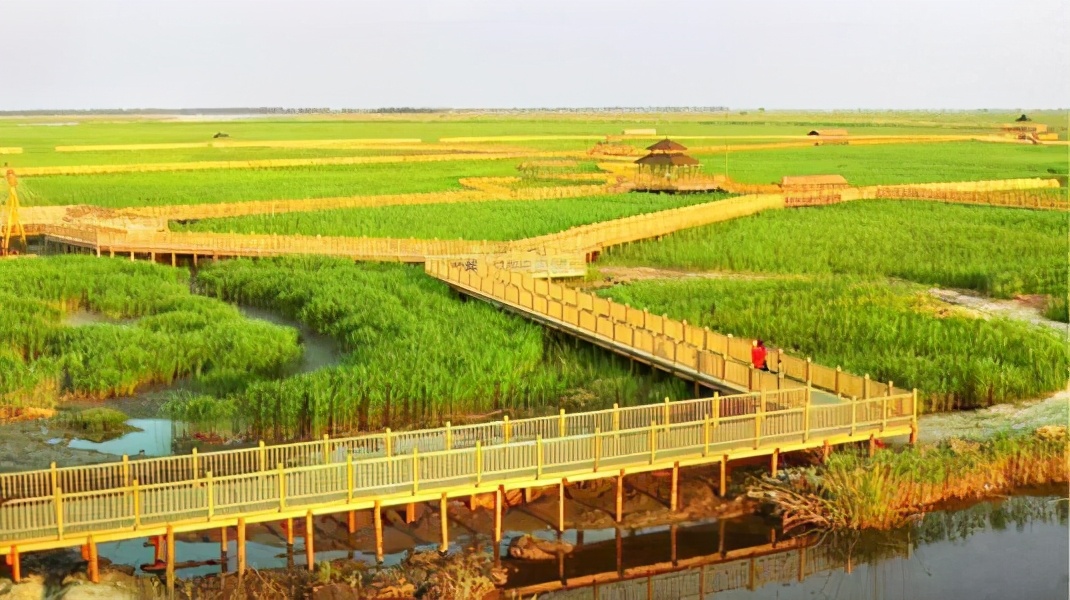 苇海鼎翔旅游度假区:盘锦鼎翔生态旅游度假区位于盘锦市西郊,旅游区