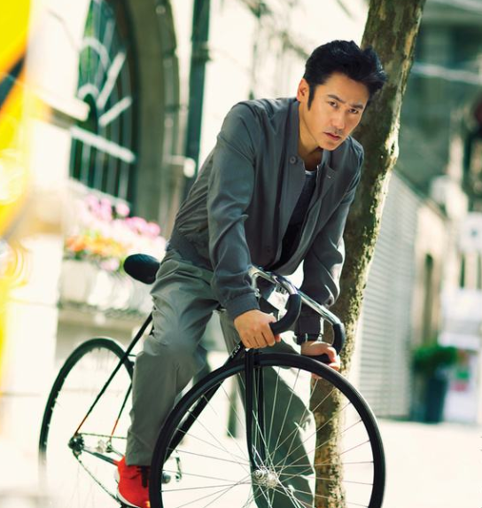 回首2019年“吴秀波出轨”事件，以为是情乱惹祸，真相却暗藏玄机