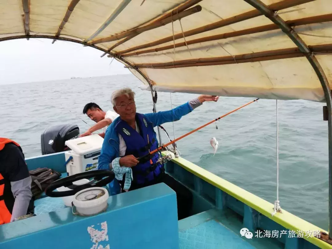 暑假来北海旅游，有种玩法叫出海钓鱼打渔租船游玩