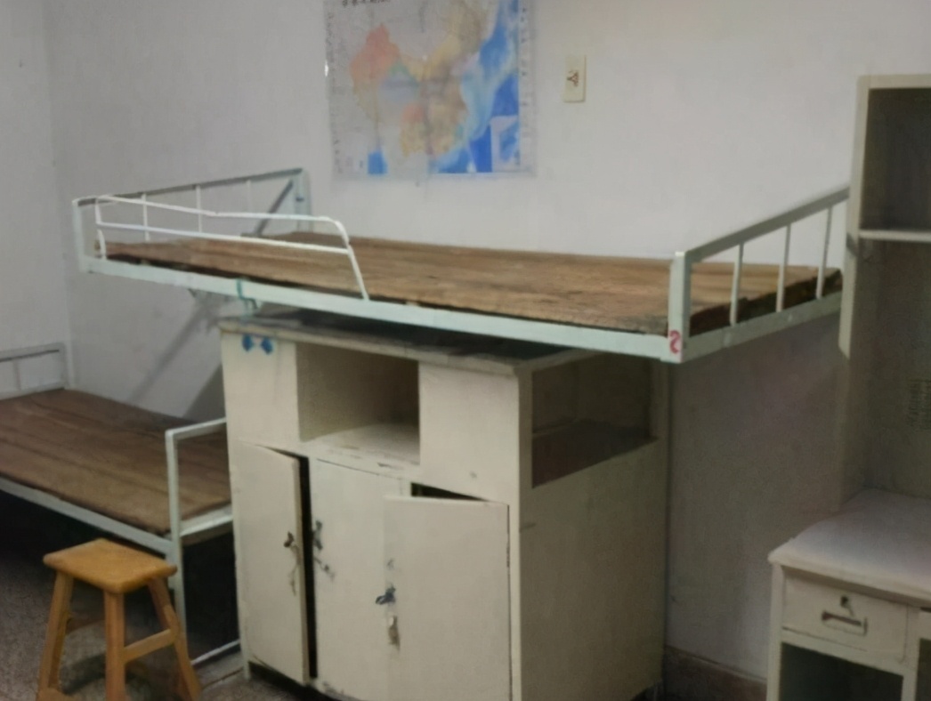 大学寒酸宿舍排名，环境堪比野外求生，能够承受的学生不一般