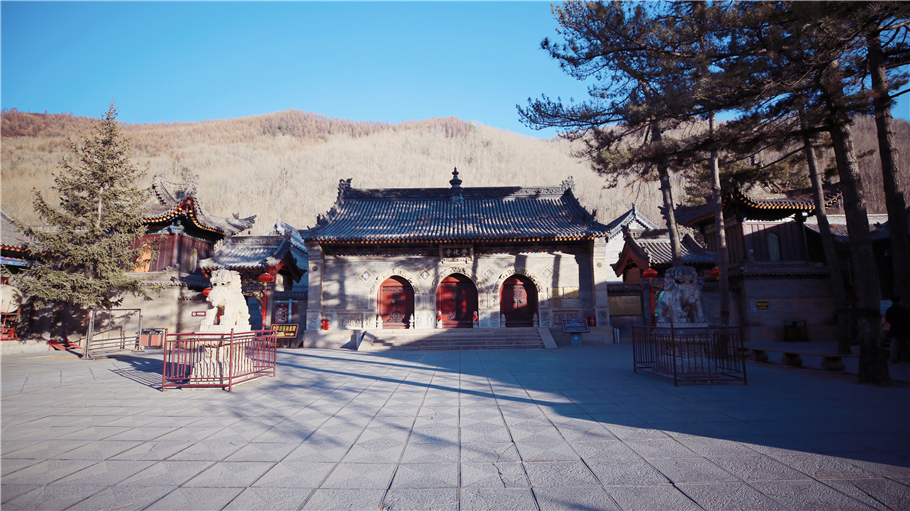 五台山保存有东亚乃至世界现存最庞大的佛教古建筑群,享有佛国的盛誉.