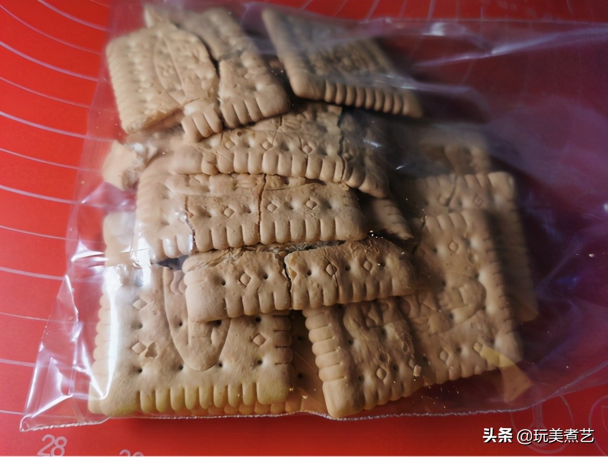 春光明媚好时光，树莓遇上菠萝，就来一个慕斯尝尝