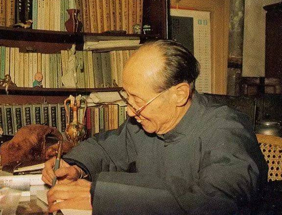 高考数学交白卷，作文只写28个字，大学院长看后：马上录取他