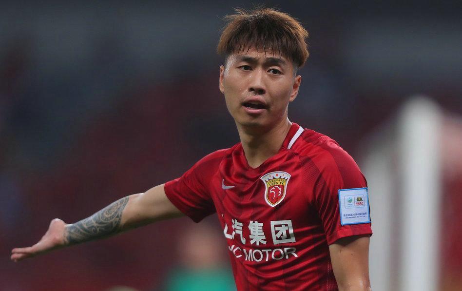 新星傅欢式防守惹争议,孙继海曾1v4空门解围)