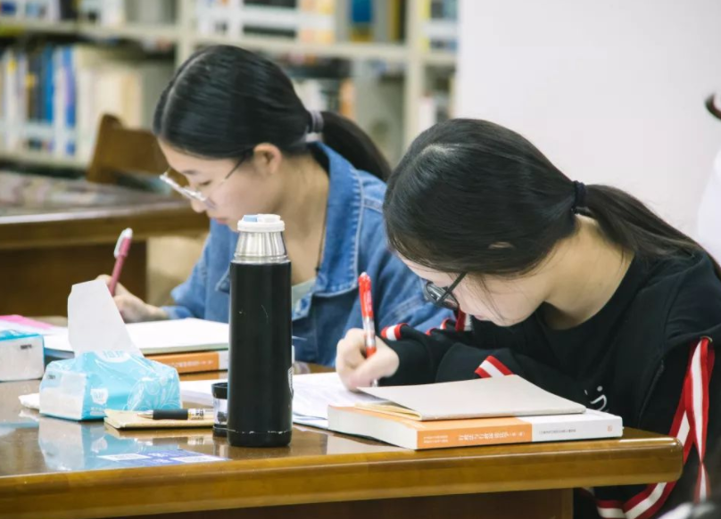 专科生的坏消息，多所高校专升本受限制，学生：幸亏当初选对了