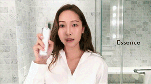 雅诗兰黛精华液(ye)的正确使用方法（雅诗兰黛眼霜的正确使用方法）-扬(yang)帆股票网