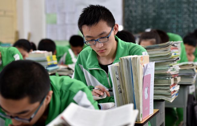 大学里“常常熬夜”的4类专业，学生吐槽比高三还累，你会学哪个