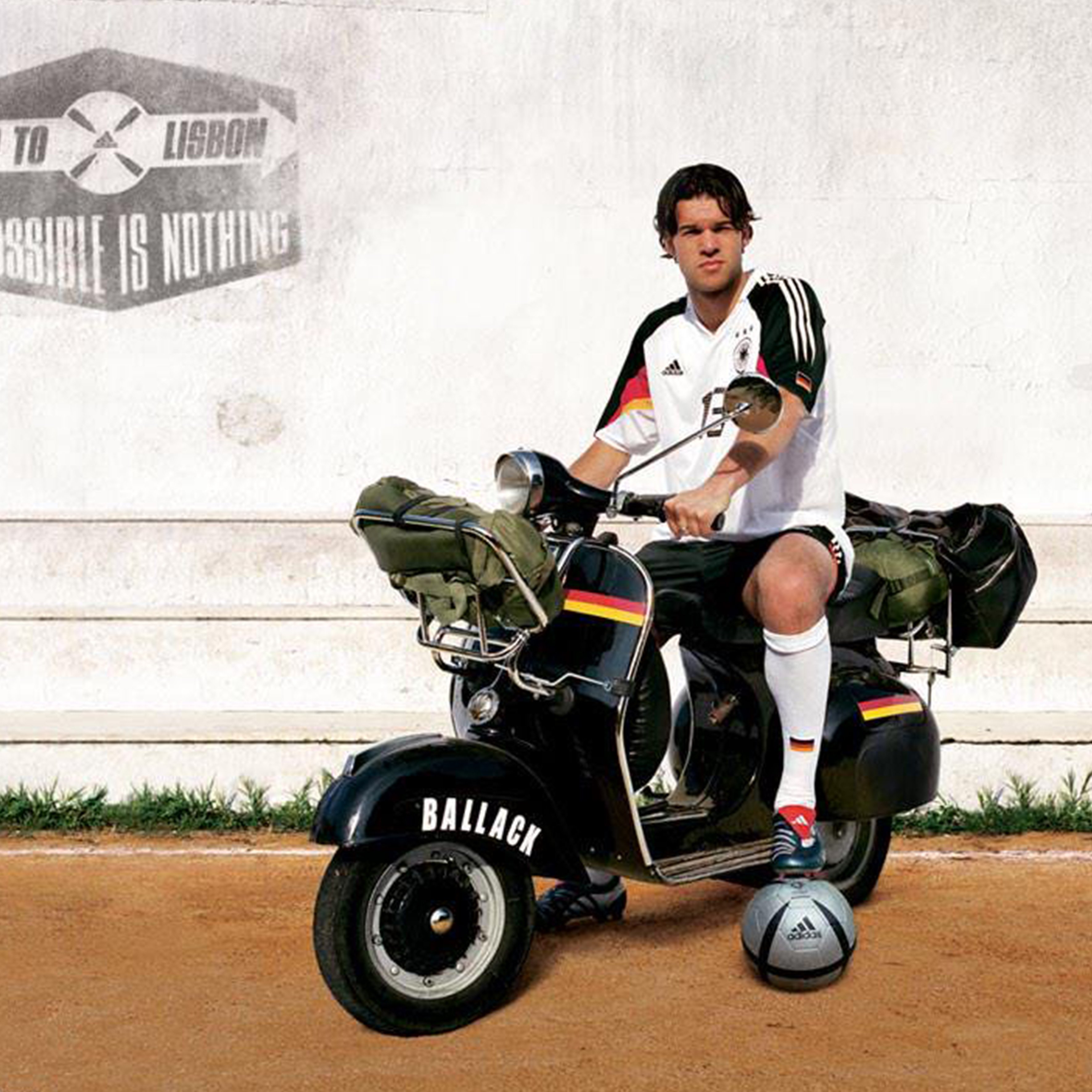 葡萄牙世界杯摩托(欧洲杯经典广告！贝克汉姆领衔全明星阵容，骑着小摩托进军里斯本)