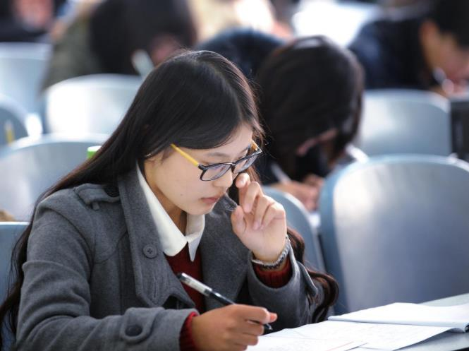 大学应该选择双学位吗？有什么好处？选择哪个专业好？