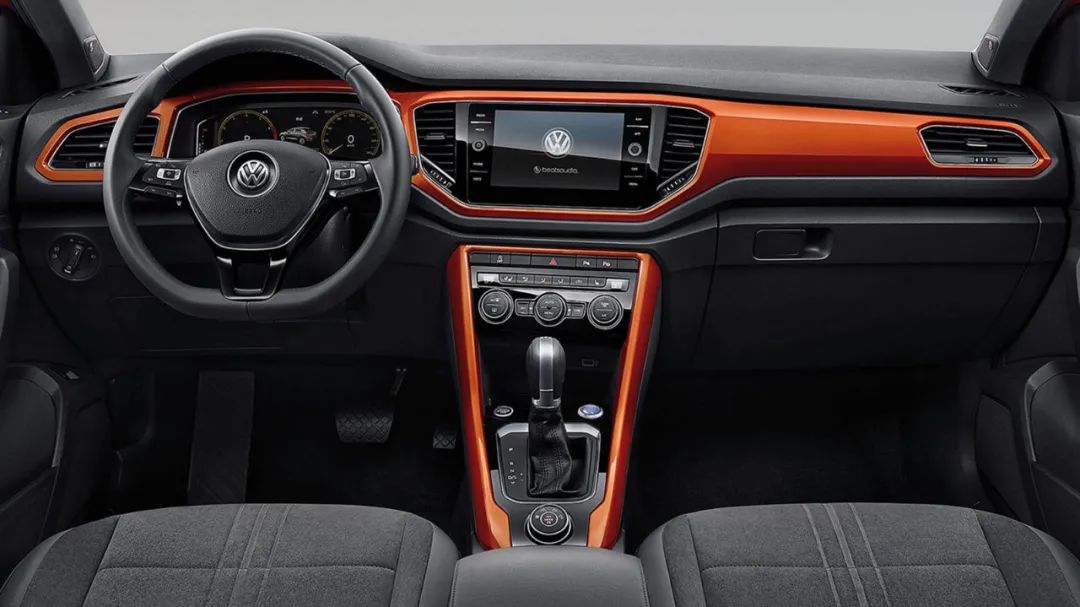 全新宝马M135i xDrive官图发布；大众T-ROC探歌新车型上市