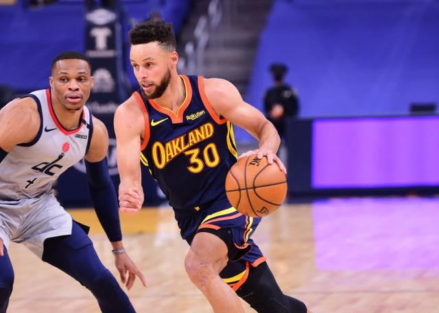 nba教练为什么没有战术板（勇士19秒领先3分也能输？科尔两次拿起战术板，其实啥也没做）-趣拿体育