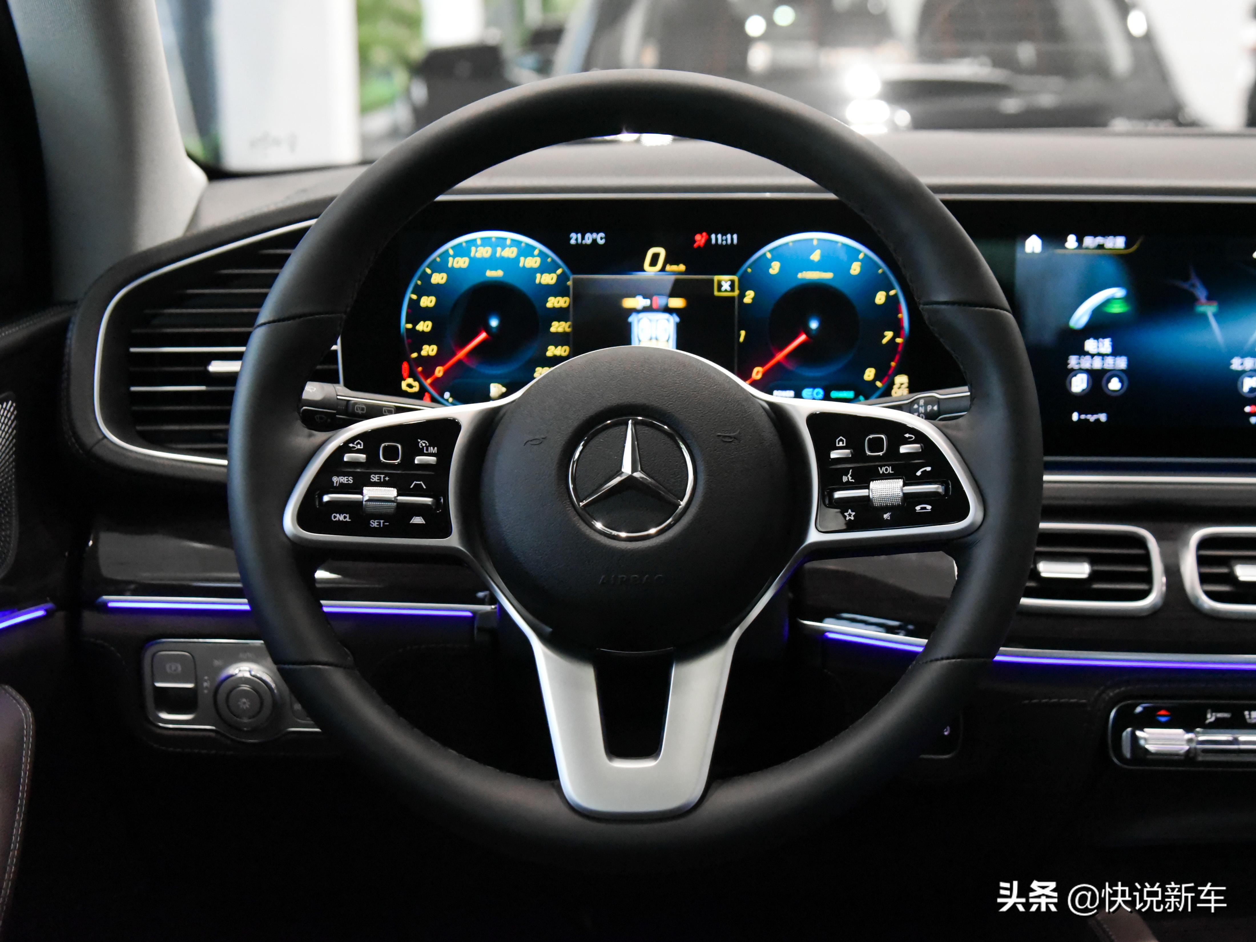 进口旗舰中的旗舰，全尺寸的大排量豪华SUV，实拍奔驰GLS