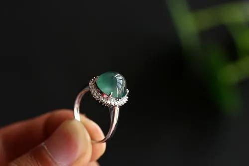 翡翠蓝水蛋面，镶嵌手链或者戒指都是绝美，询价有惊喜