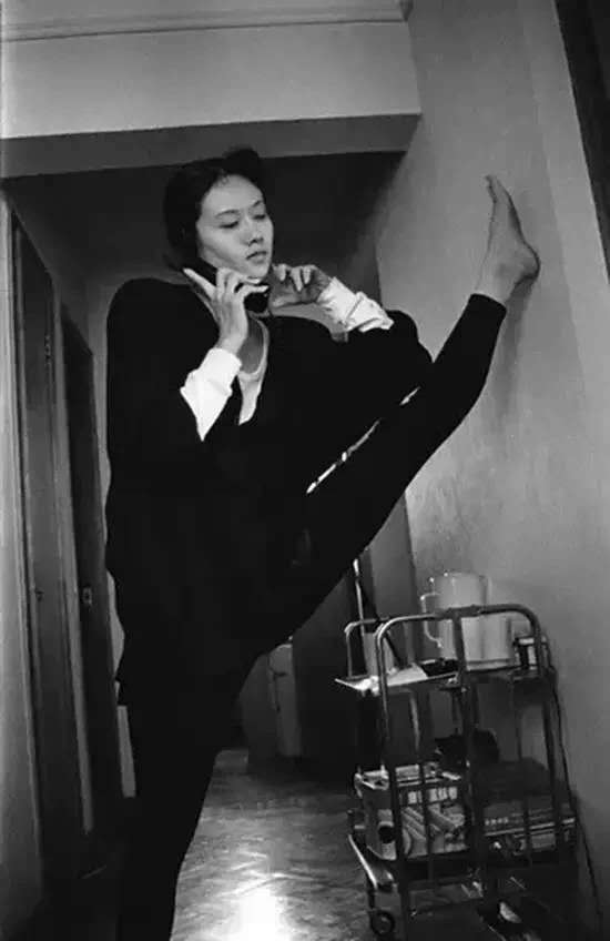 疯魔的杨丽萍：为舞蹈终身不育，一周睡1小时，被冯小刚叹为天仙